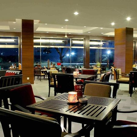 Ciputra Golf, Club & Hotel Sorabaya Restaurant photo