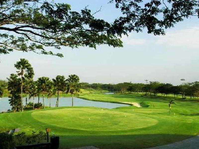 Ciputra Golf, Club & Hotel Sorabaya Facilités photo
