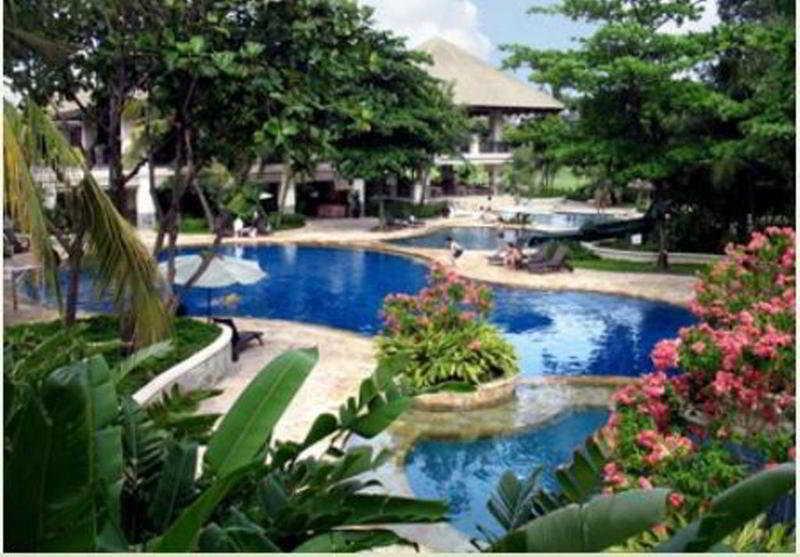 Ciputra Golf, Club & Hotel Sorabaya Extérieur photo