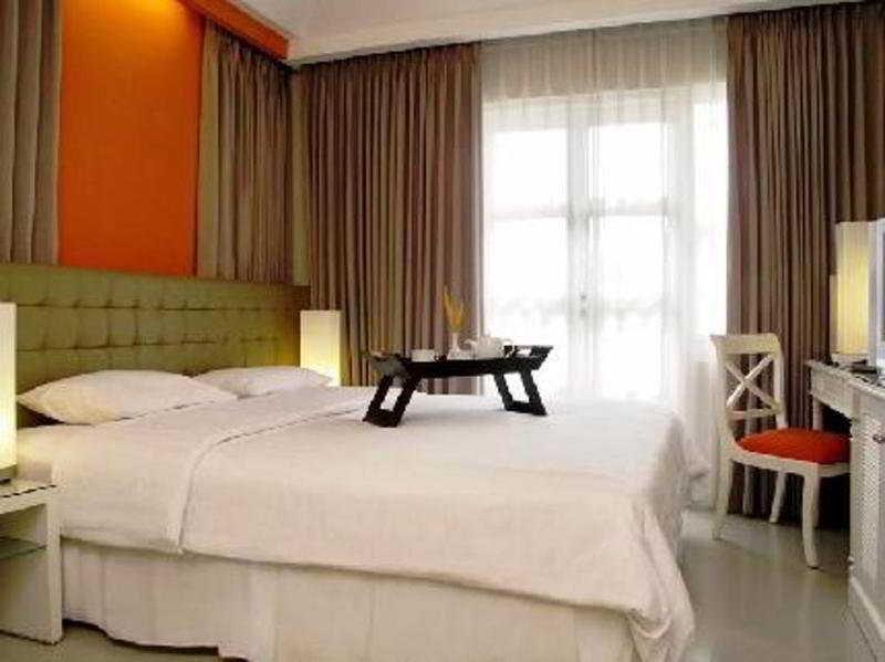 Ciputra Golf, Club & Hotel Sorabaya Chambre photo