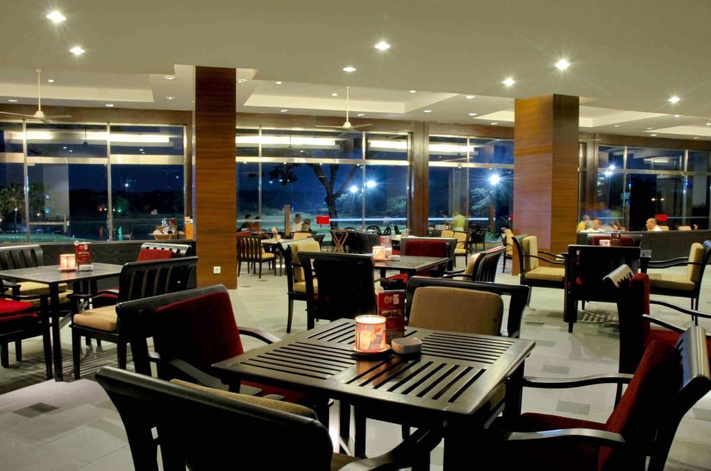 Ciputra Golf, Club & Hotel Sorabaya Restaurant photo