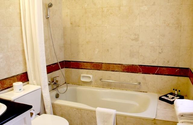 Ciputra Golf, Club & Hotel Sorabaya Chambre photo