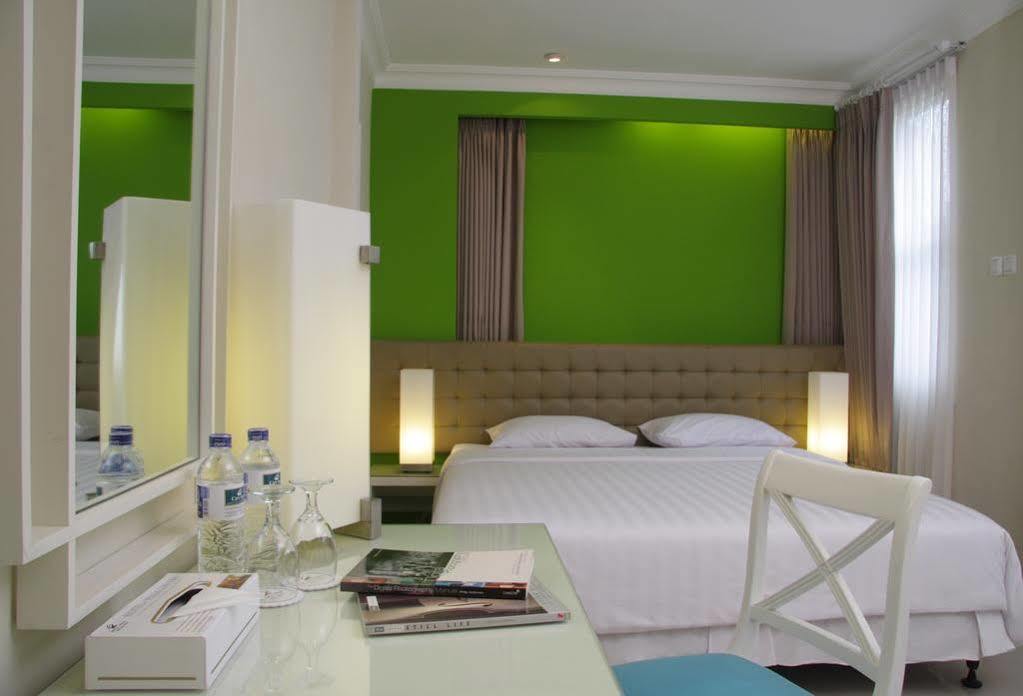 Ciputra Golf, Club & Hotel Sorabaya Extérieur photo