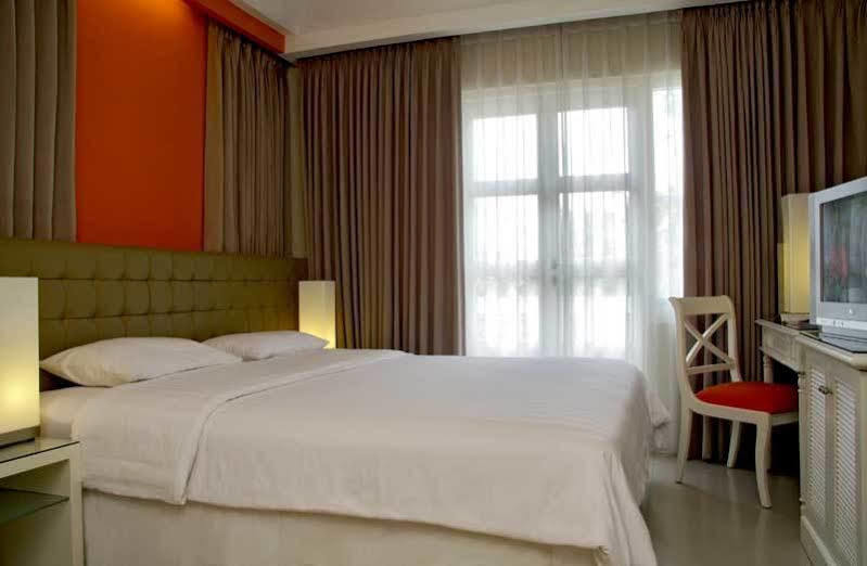 Ciputra Golf, Club & Hotel Sorabaya Extérieur photo